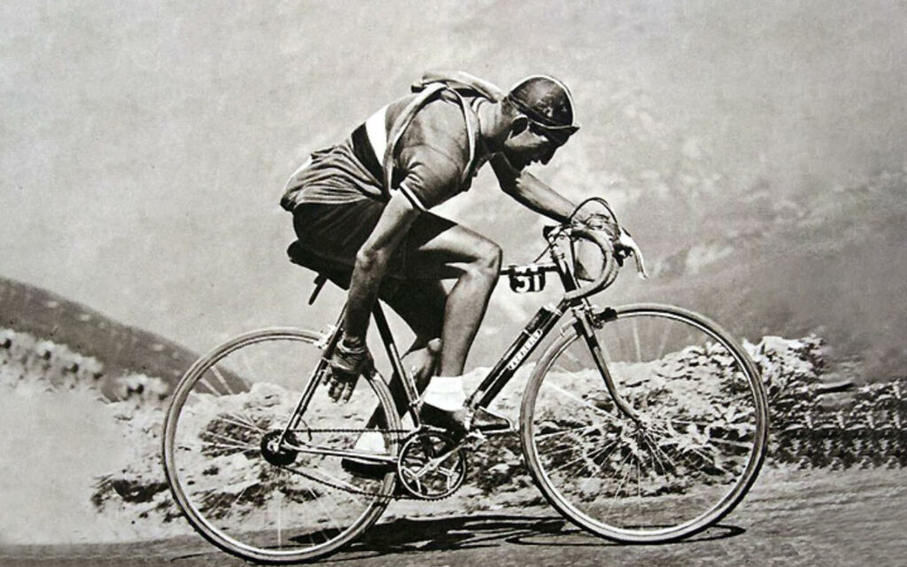 Biciclette e Arte per passione - Gino Bartali sulla bicicletta